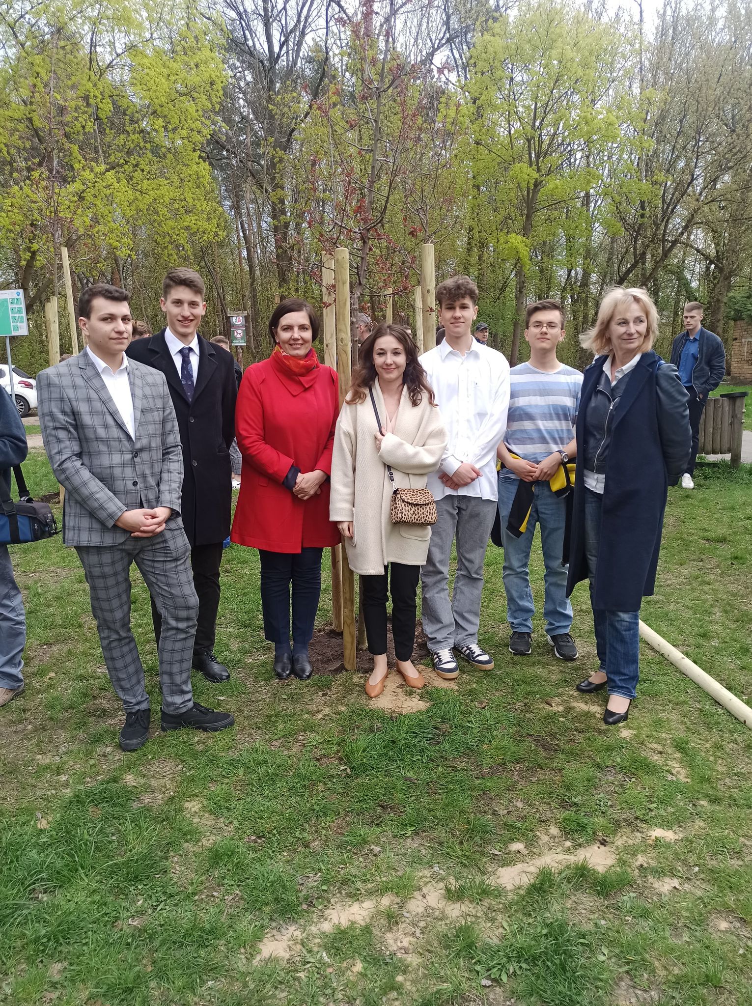 Read more about the article Sadzenie drzew przez maturzystów