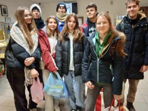 Read more about the article Świąteczny dar serca dla seniorów z okolic szkoły